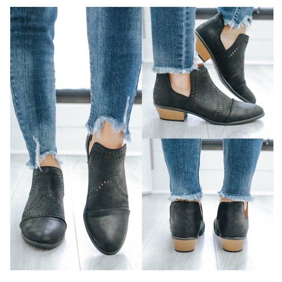 LAST 1🖤cutout ankle booties black tan low heel - Picture 3 of 7